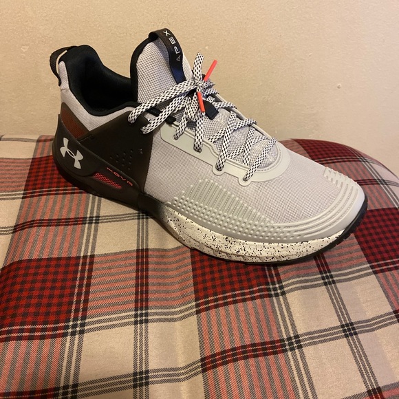 Athletic_Shoes